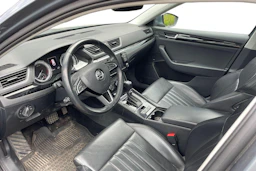 harmaa Skoda Superb 2017 kuva 3.