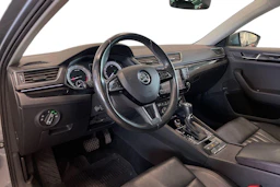harmaa Skoda Superb 2017 kuva 6.