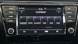 harmaa Skoda Superb 2017 kuva 18.
