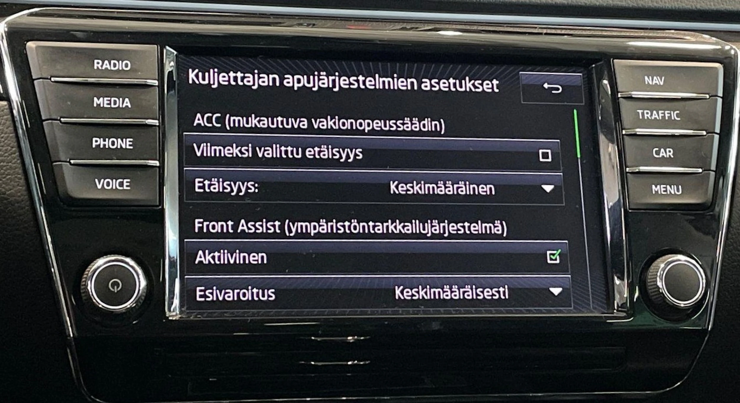 harmaa Skoda Superb 2017 kuva 21.