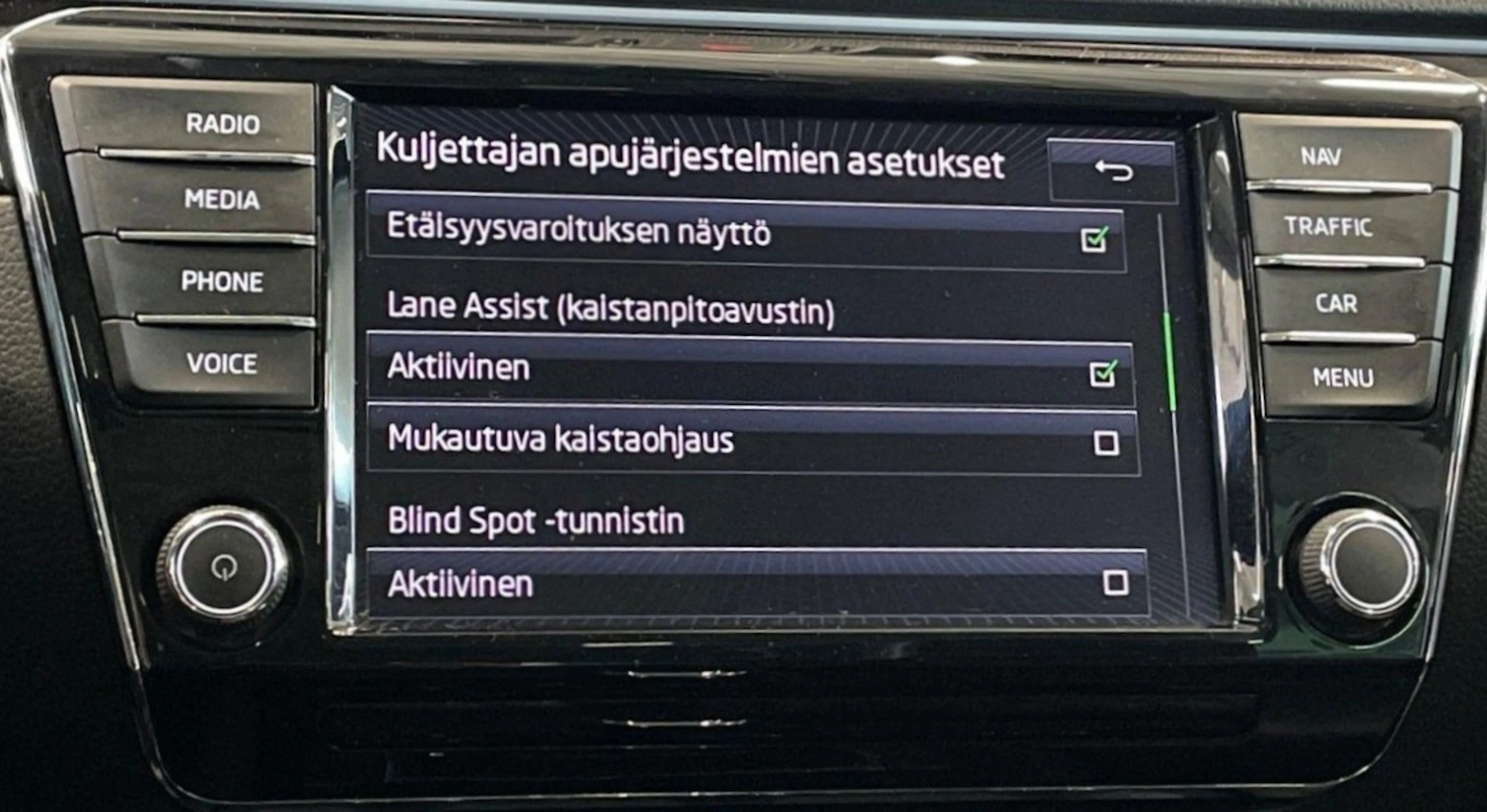 harmaa Skoda Superb 2017 kuva 22.