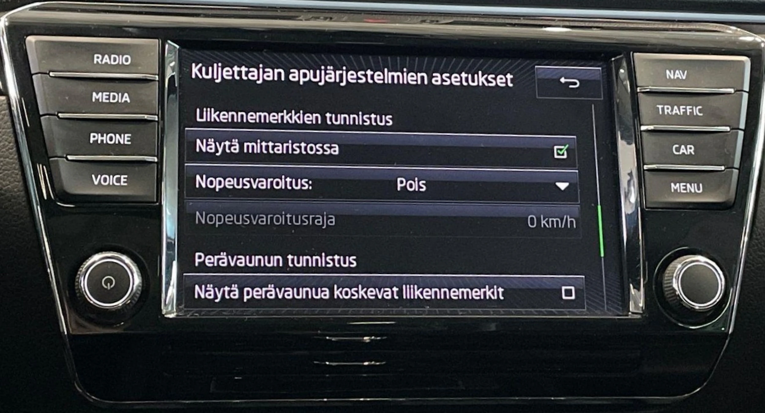 harmaa Skoda Superb 2017 kuva 23.