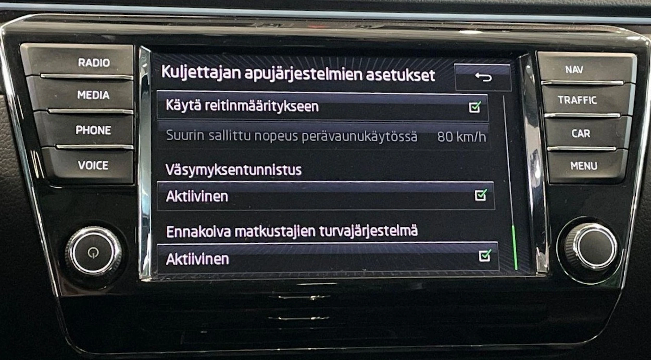 harmaa Skoda Superb 2017 kuva 24.