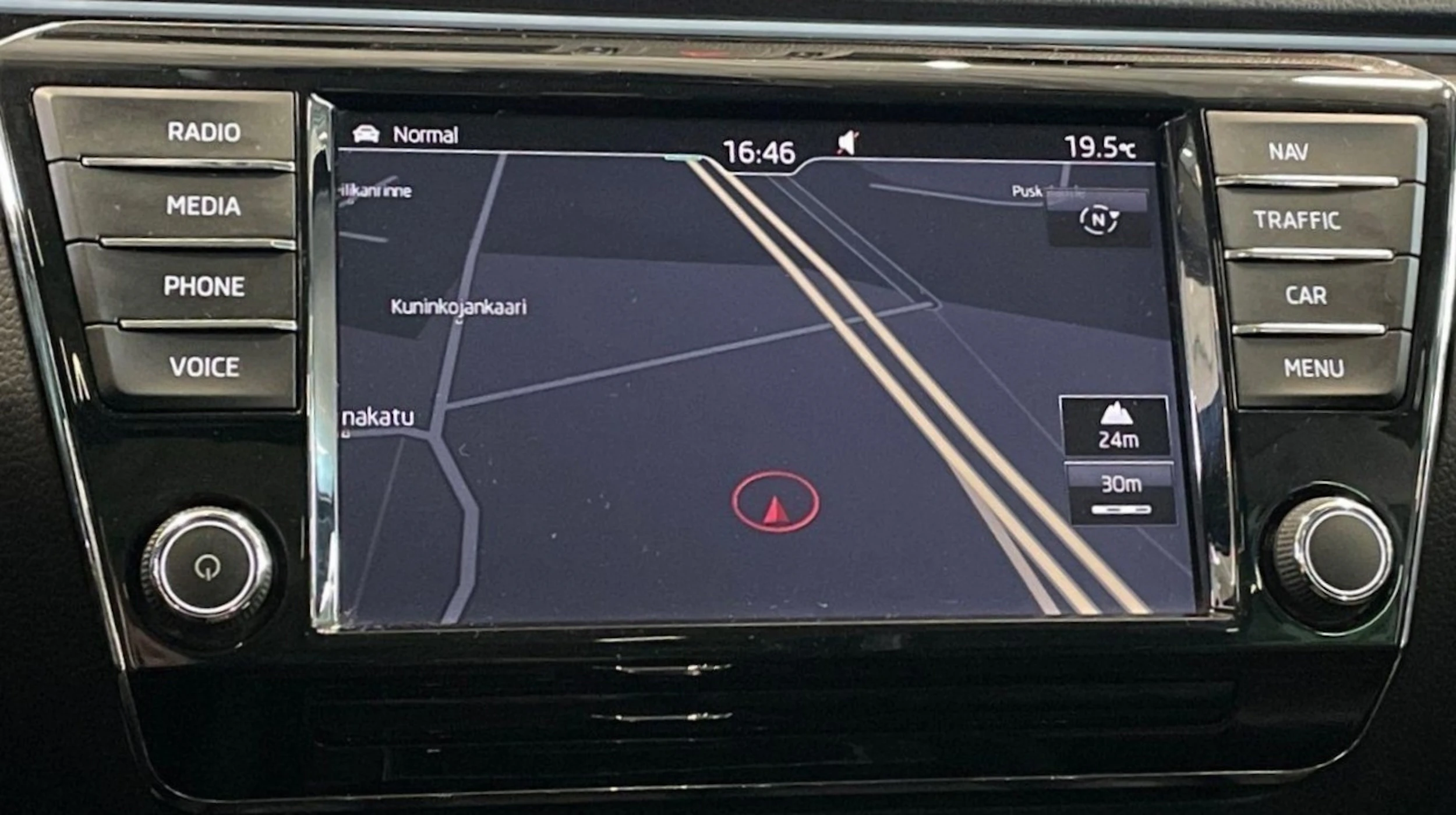 harmaa Skoda Superb 2017 kuva 25.