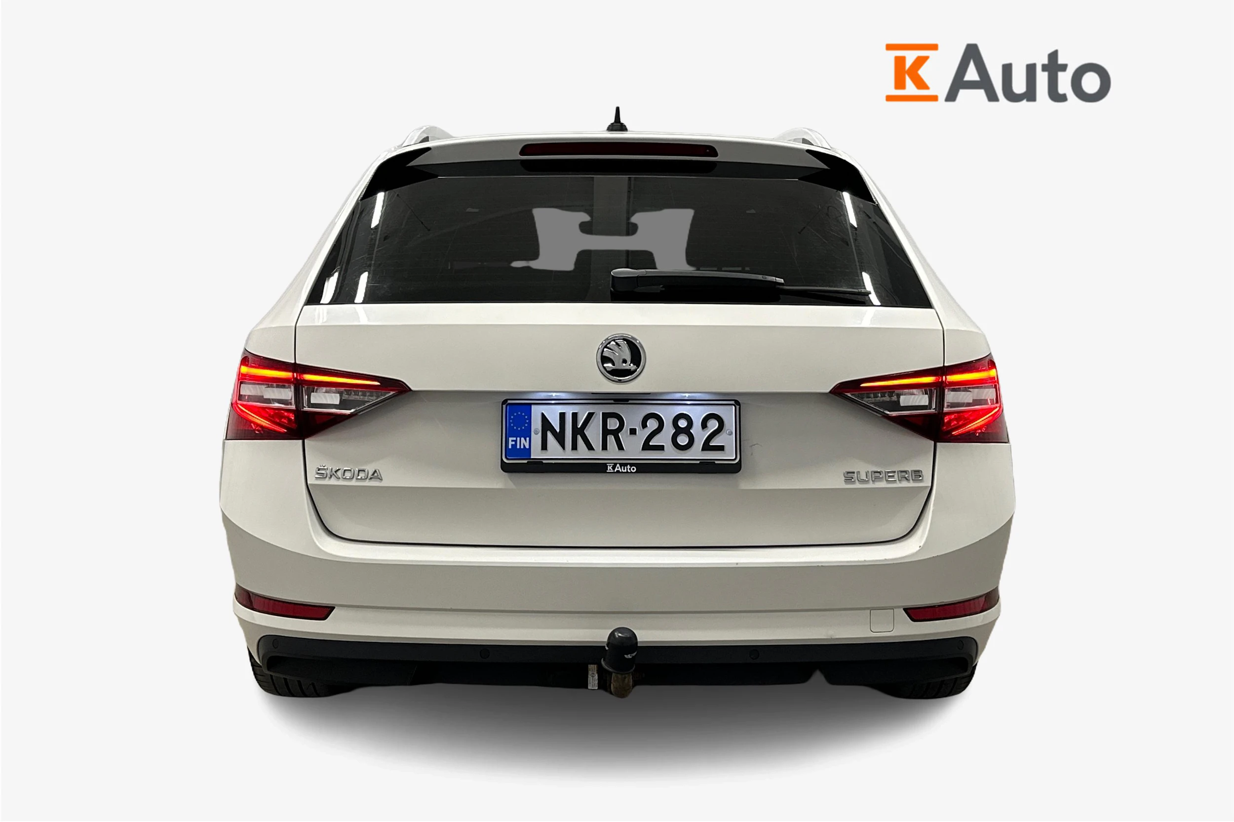 valkoinen Skoda Superb 2017 kuva 3.