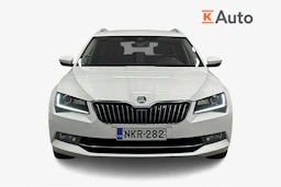 valkoinen Skoda Superb 2017 kuva 4.