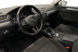 valkoinen Skoda Superb 2017 kuva 6.