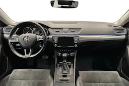 valkoinen Skoda Superb 2017 kuva 7.