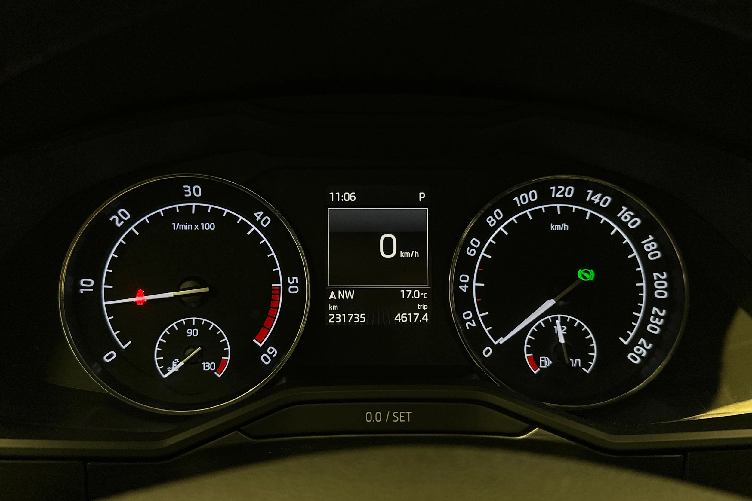 valkoinen Skoda Superb 2017 kuva 13.