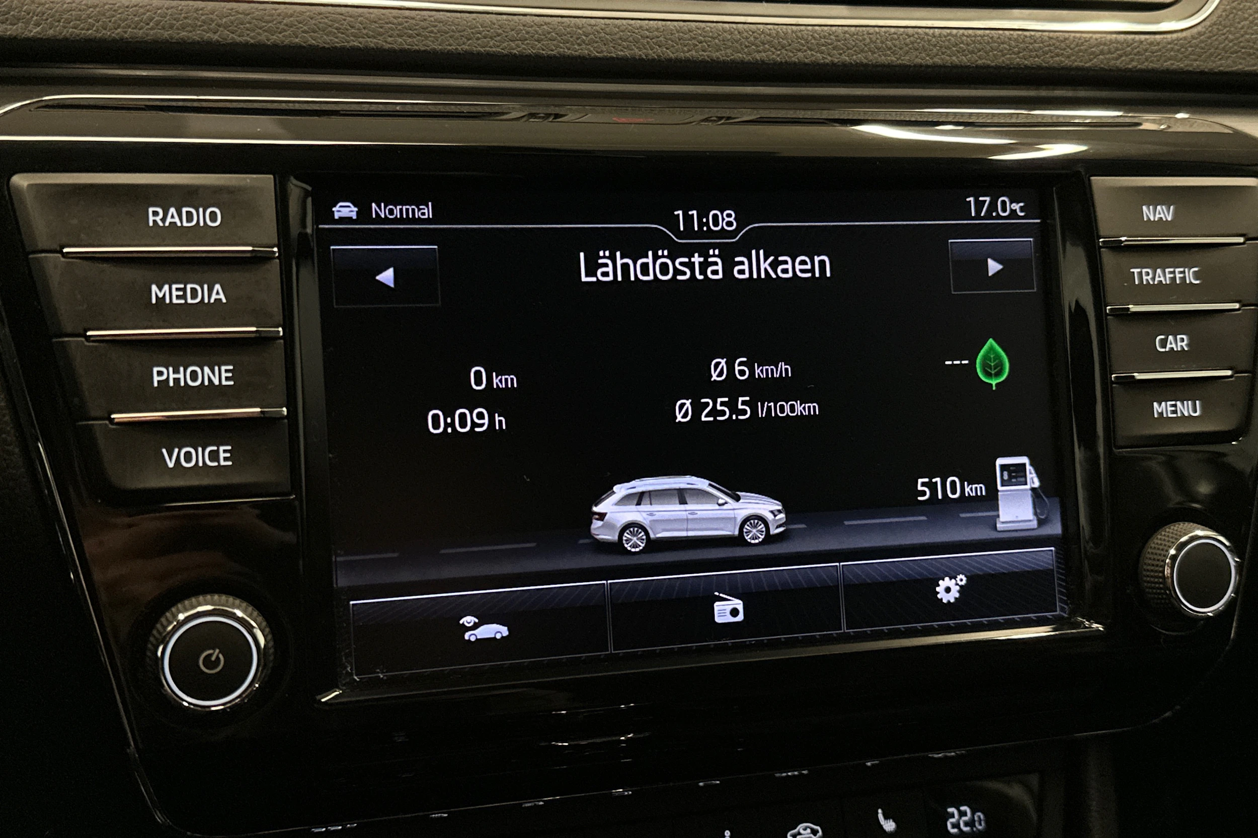 valkoinen Skoda Superb 2017 kuva 17.