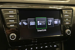 valkoinen Skoda Superb 2017 kuva 18.
