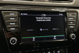 valkoinen Skoda Superb 2017 kuva 19.