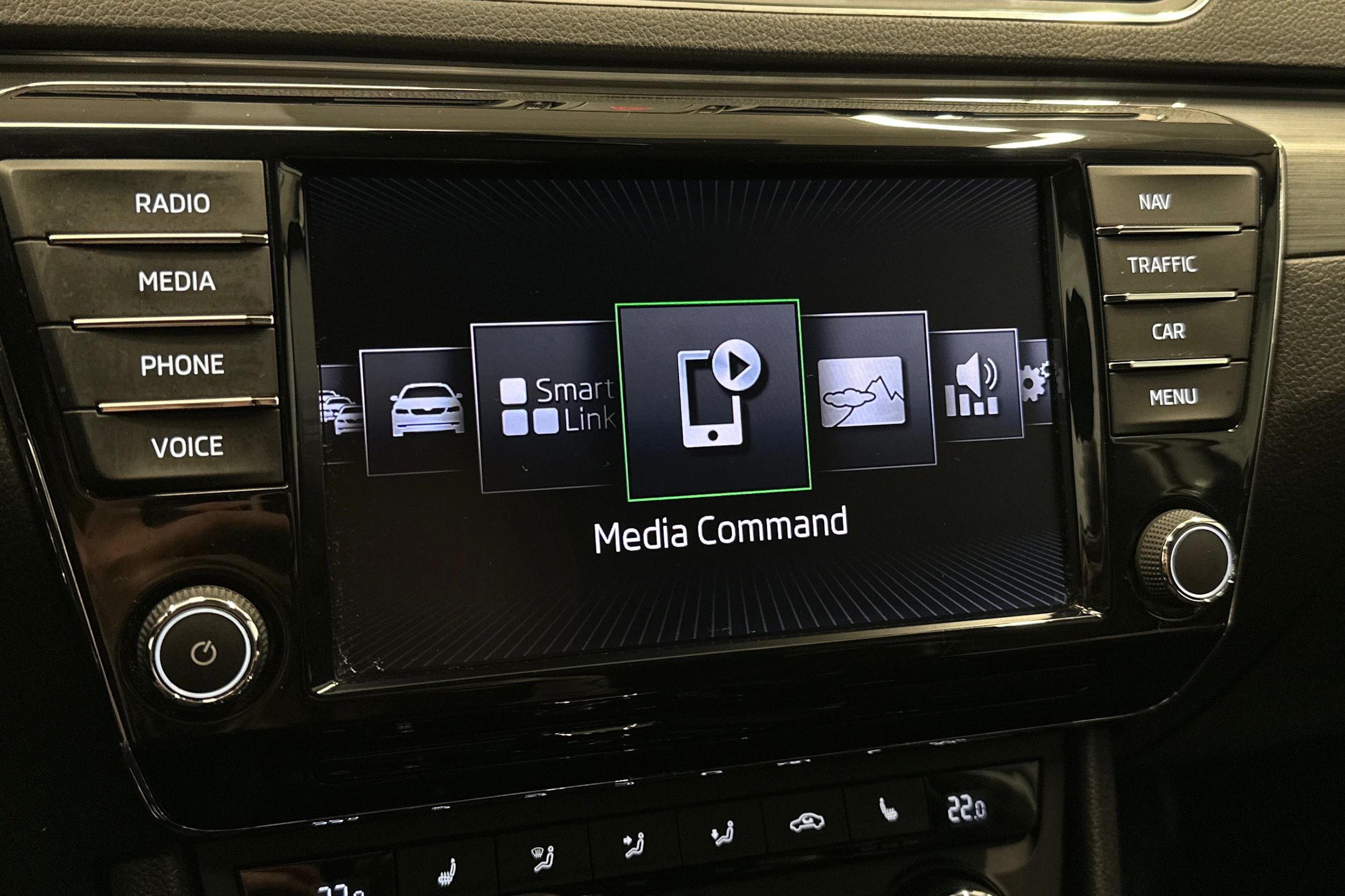 valkoinen Skoda Superb 2017 kuva 20.