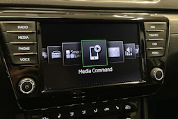 valkoinen Skoda Superb 2017 kuva 20.