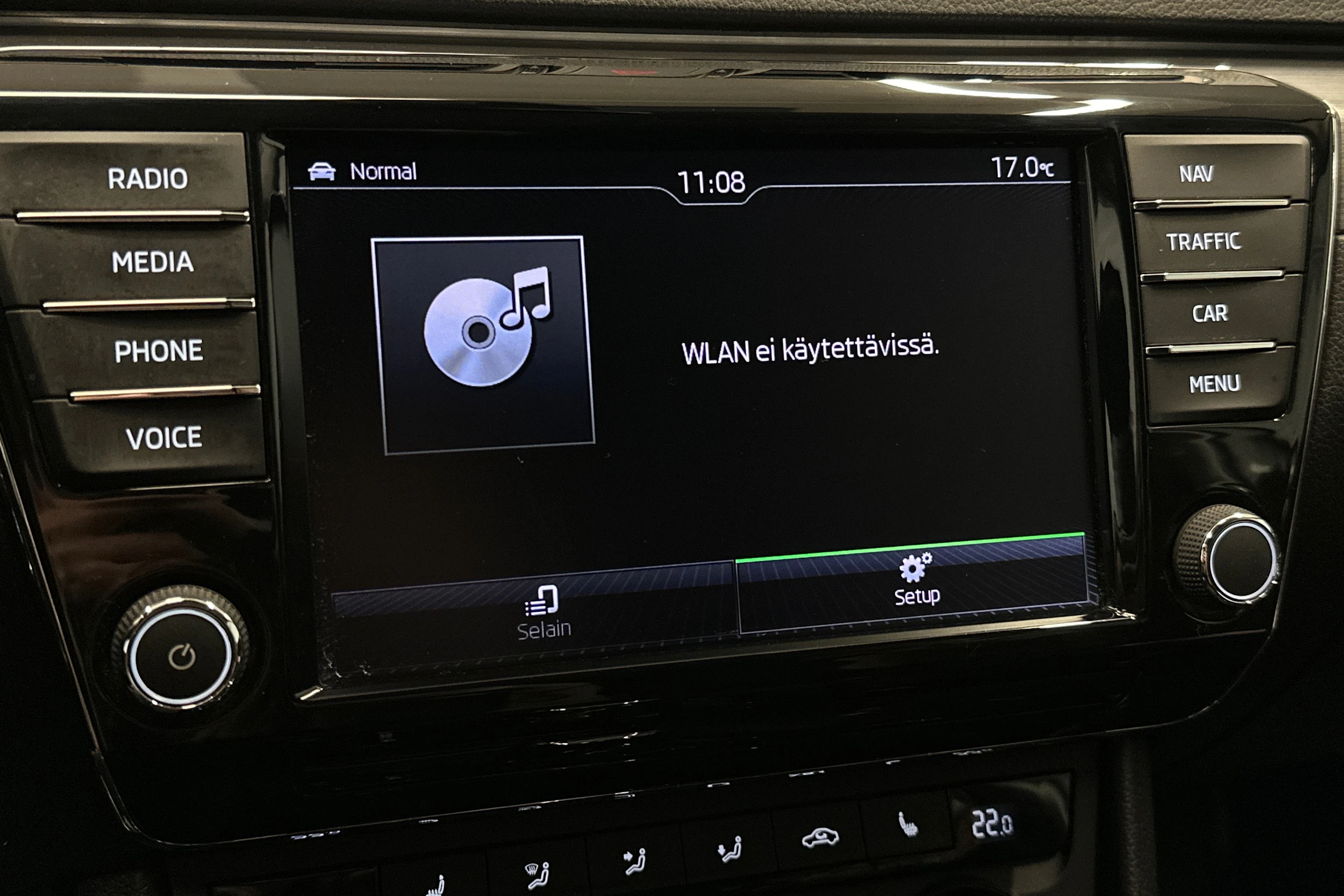valkoinen Skoda Superb 2017 kuva 21.
