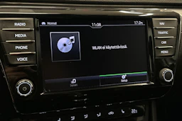valkoinen Skoda Superb 2017 kuva 21.