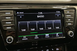 valkoinen Skoda Superb 2017 kuva 23.