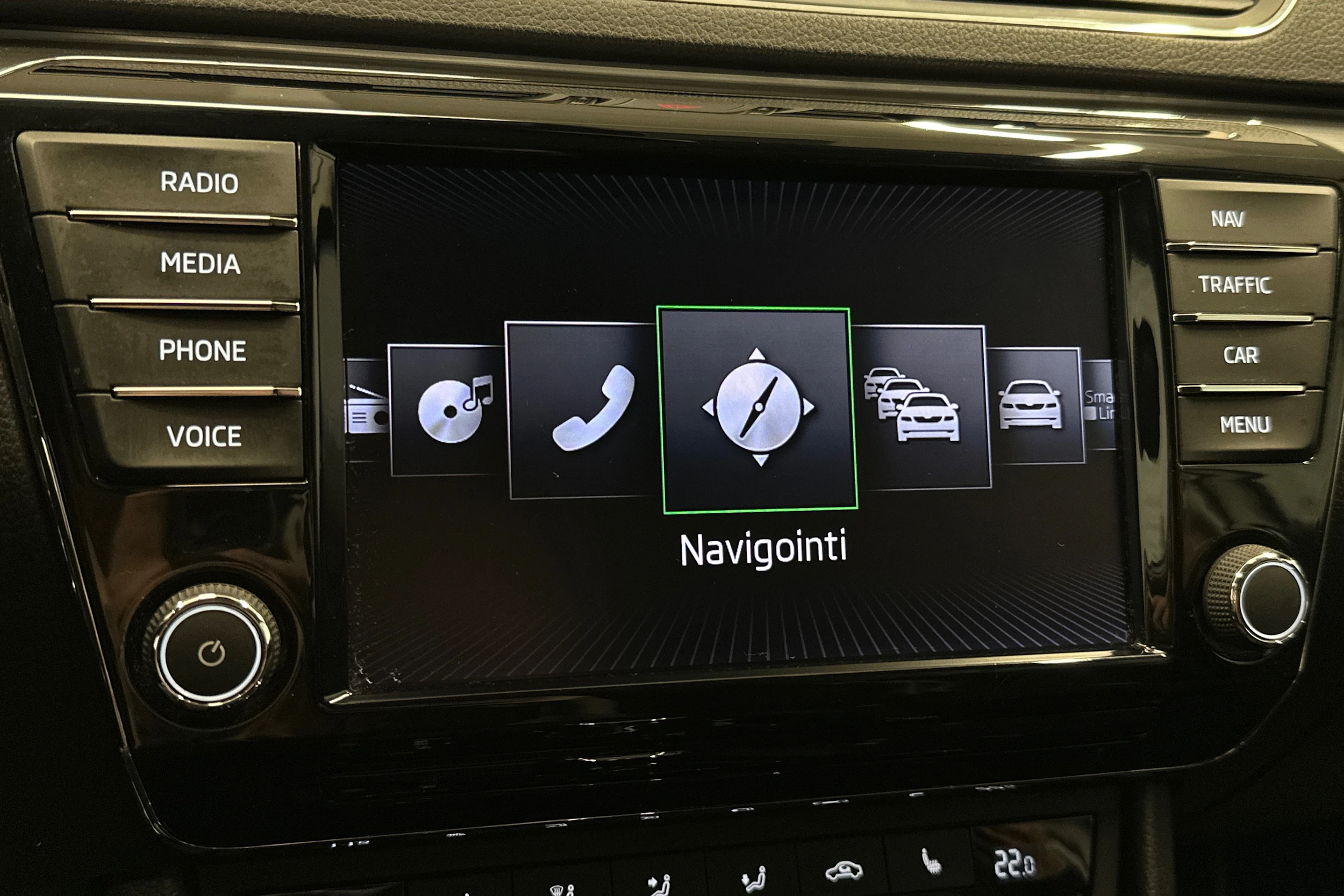 valkoinen Skoda Superb 2017 kuva 28.