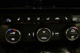 valkoinen Skoda Superb 2017 kuva 31.