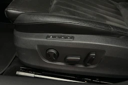 valkoinen Skoda Superb 2017 kuva 33.