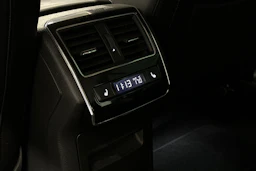 valkoinen Skoda Superb 2017 kuva 34.