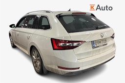 valkoinen Skoda Superb 2017 kuva 2.
