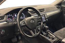 musta Skoda Superb 2017 kuva 3.