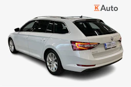 valkoinen Skoda Superb 2017 kuva 2.