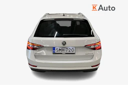 valkoinen Skoda Superb 2017 kuva 3.