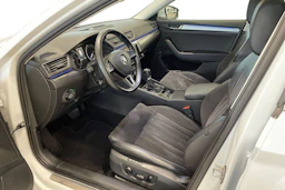 valkoinen Skoda Superb 2017 kuva 7.