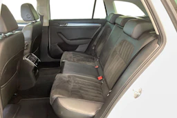 valkoinen Skoda Superb 2017 kuva 8.