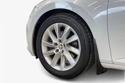valkoinen Skoda Superb 2017 kuva 9.