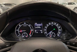 valkoinen Skoda Superb 2017 kuva 14.