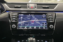 valkoinen Skoda Superb 2017 kuva 21.