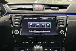 valkoinen Skoda Superb 2017 kuva 22.
