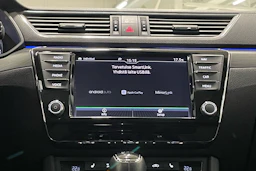 valkoinen Skoda Superb 2017 kuva 23.