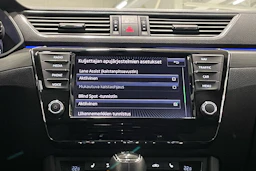 valkoinen Skoda Superb 2017 kuva 25.