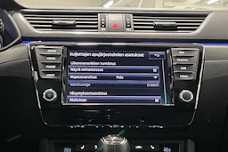 valkoinen Skoda Superb 2017 kuva 26.