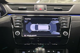 valkoinen Skoda Superb 2017 kuva 27.