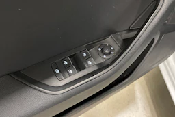 valkoinen Skoda Superb 2017 kuva 31.