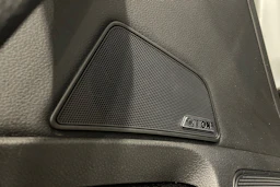 valkoinen Skoda Superb 2017 kuva 32.