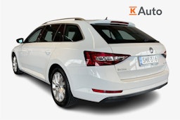 valkoinen Skoda Superb 2017 kuva 2.
