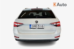 valkoinen Skoda Superb 2017 kuva 3.