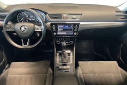 valkoinen Skoda Superb 2017 kuva 9.