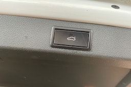 valkoinen Skoda Superb 2017 kuva 15.