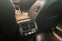 valkoinen Skoda Superb 2017 kuva 18.