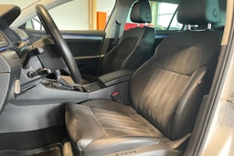 valkoinen Skoda Superb 2017 kuva 19.