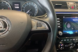 valkoinen Skoda Superb 2017 kuva 22.