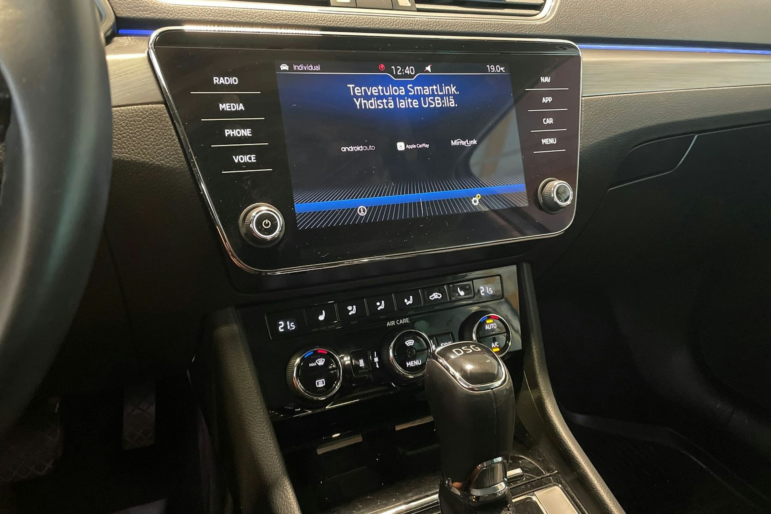 valkoinen Skoda Superb 2017 kuva 26.