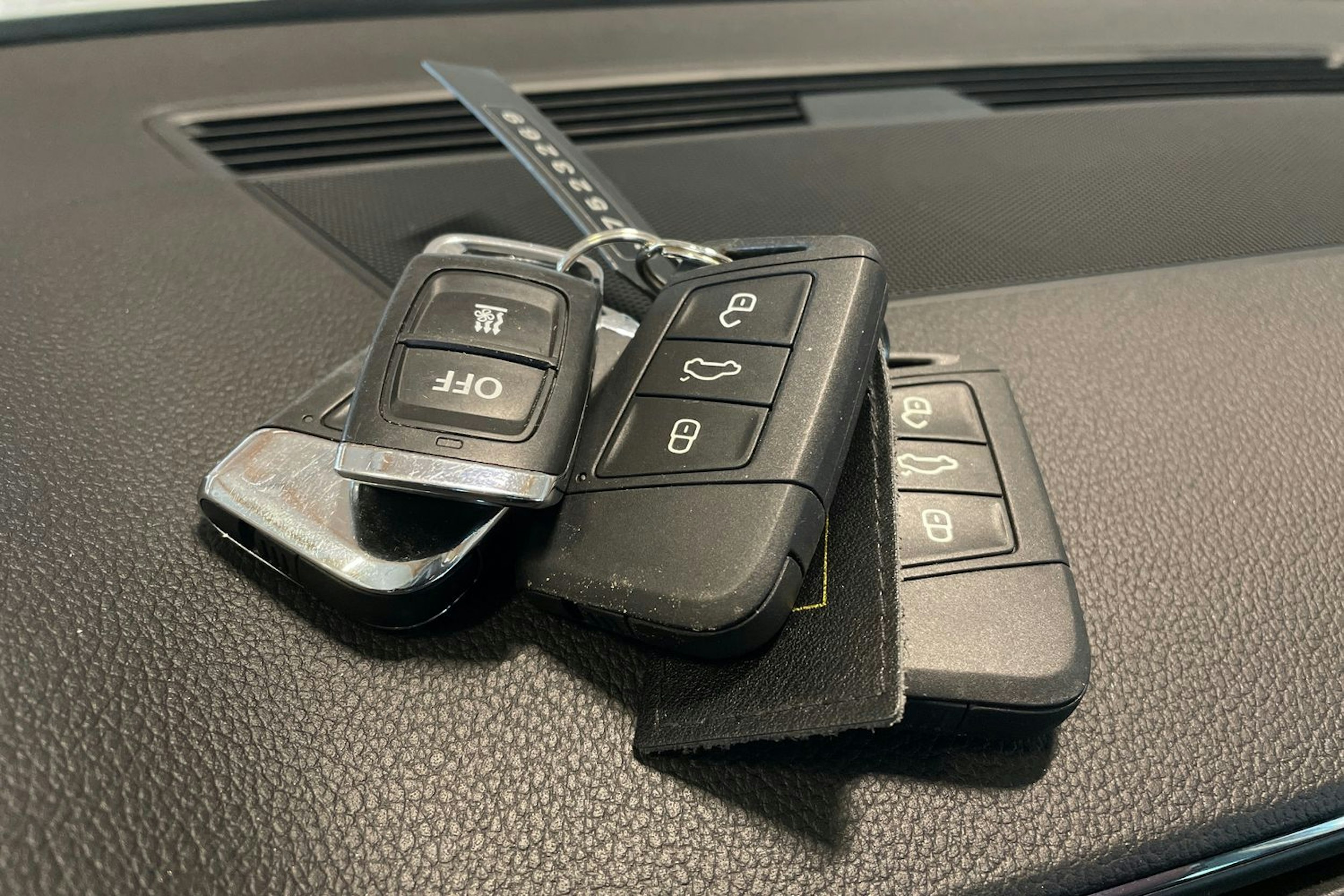 valkoinen Skoda Superb 2017 kuva 28.
